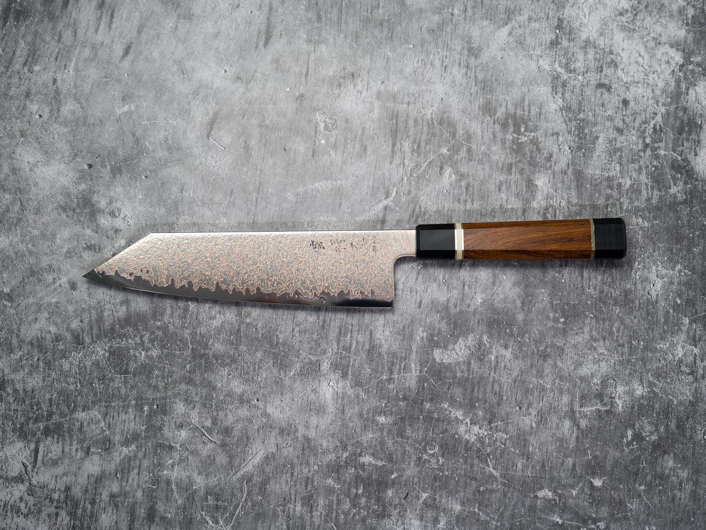 Couteau Kiritsuke Gyuto Noseto Kiiro en acier de Damas 37 couches de cuivre 210 mm avec manche en bois de fer