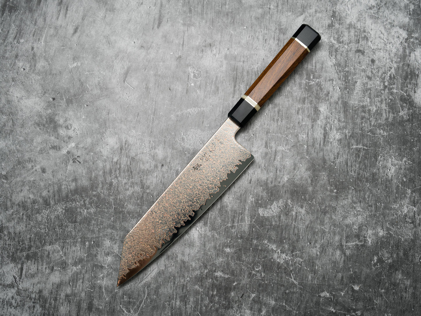 Couteau Kiritsuke Gyuto Noseto Kiiro en acier de Damas 37 couches de cuivre 210 mm avec manche en bois de fer