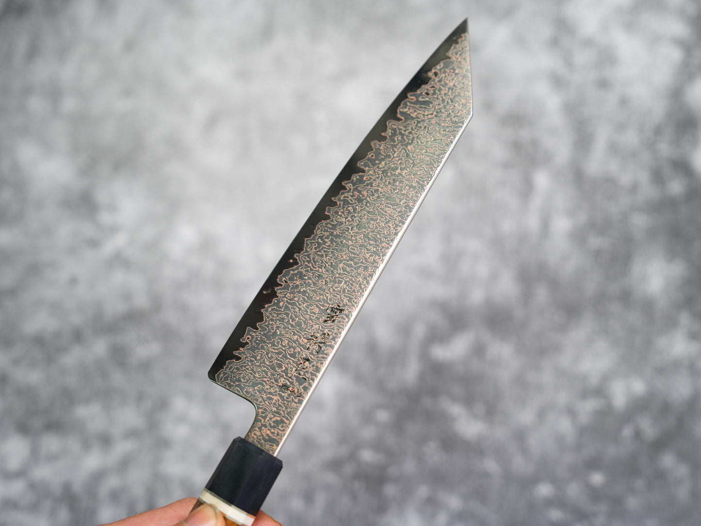 Couteau Kiritsuke Gyuto Noseto Kiiro en acier de Damas 37 couches de cuivre 210 mm avec manche en bois de fer