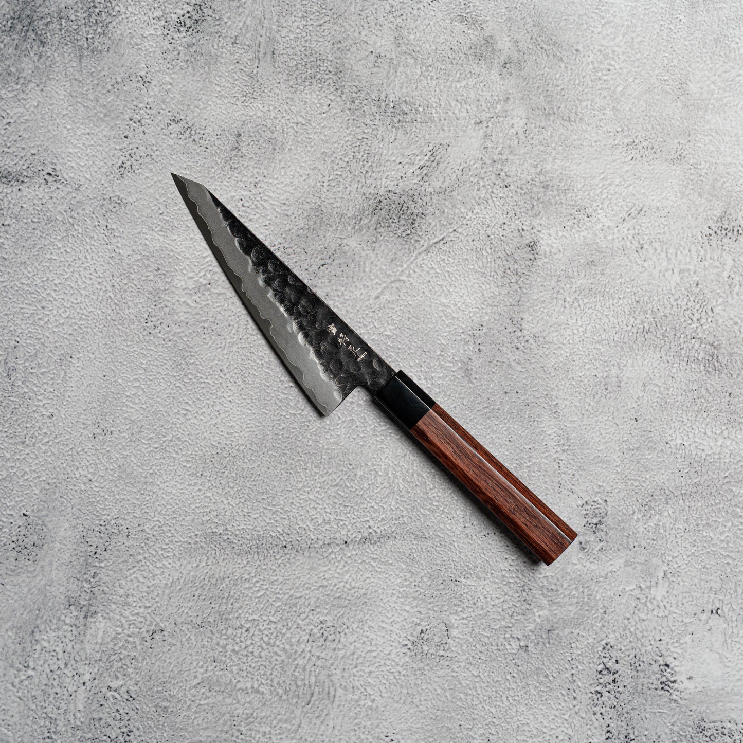 Couteau à lame Noseto Neno 150 mm Honesuki 3 couches en acier au carbone avec bois rouge et corne de buffle