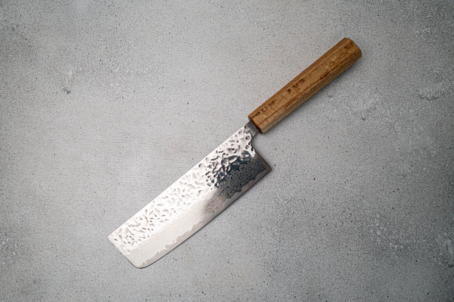 Seisuke Tsukikage AUS10 Migaki 成品锤击大马士革 Nakiri 日本刀 170 毫米橡木手柄