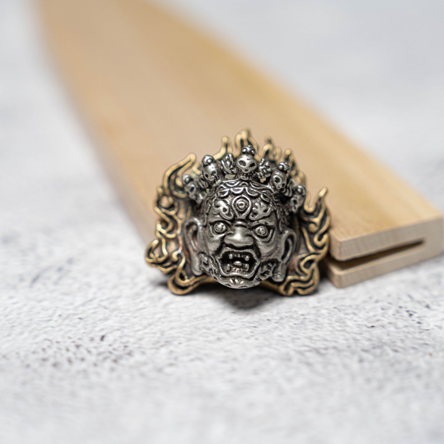 Broche unique thaïlandaise Ghost L Saya