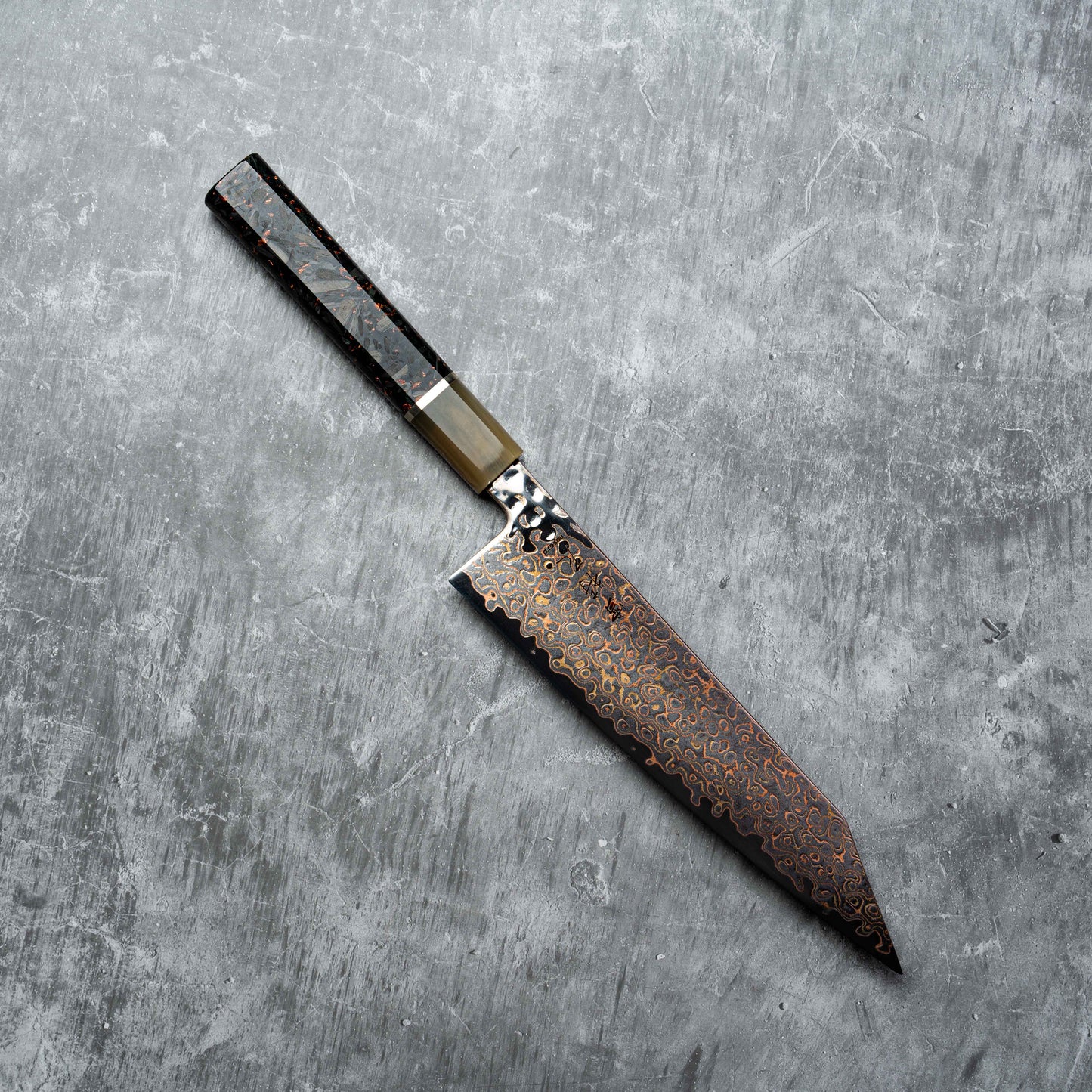 Noseto Kuza 210mm Kiritsuke 67 层 VG-10 铜大马士革与水牛角树脂混合碳纤维
