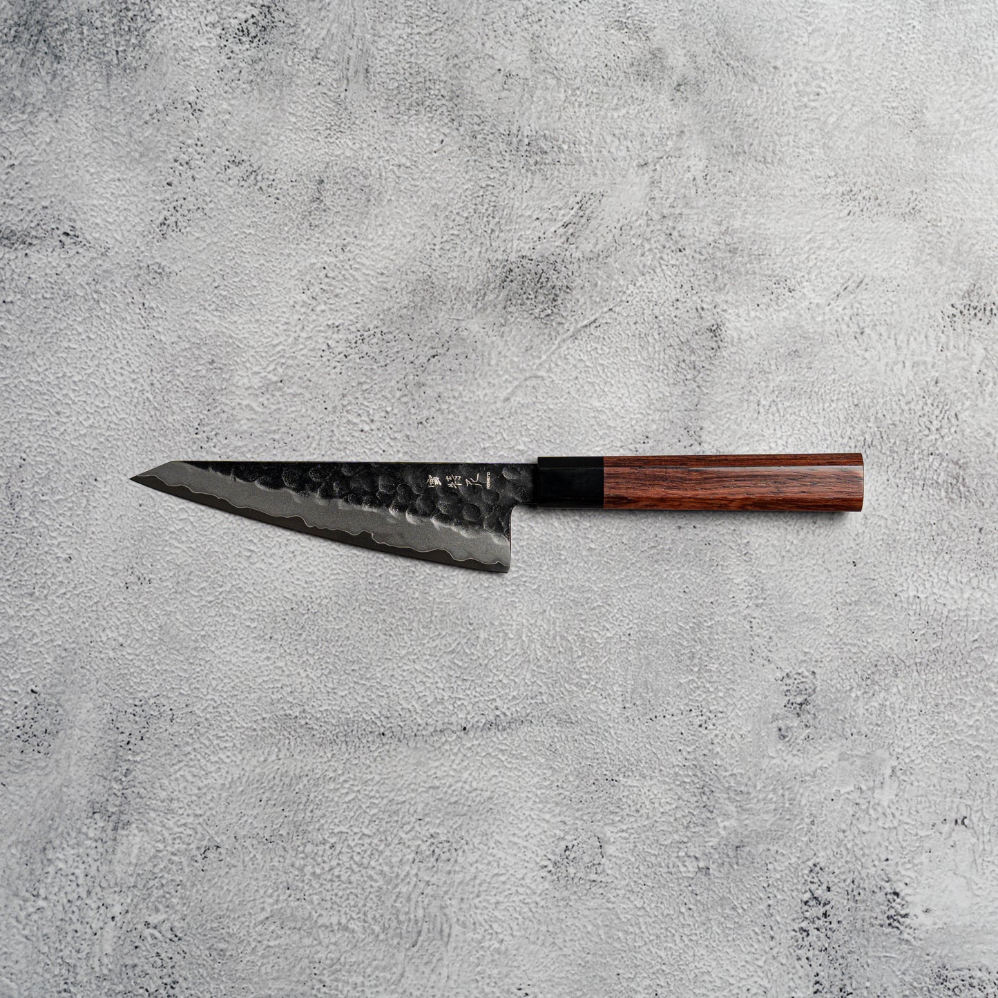 Couteau à lame Noseto Neno 150 mm Honesuki 3 couches en acier au carbone avec bois rouge et corne de buffle