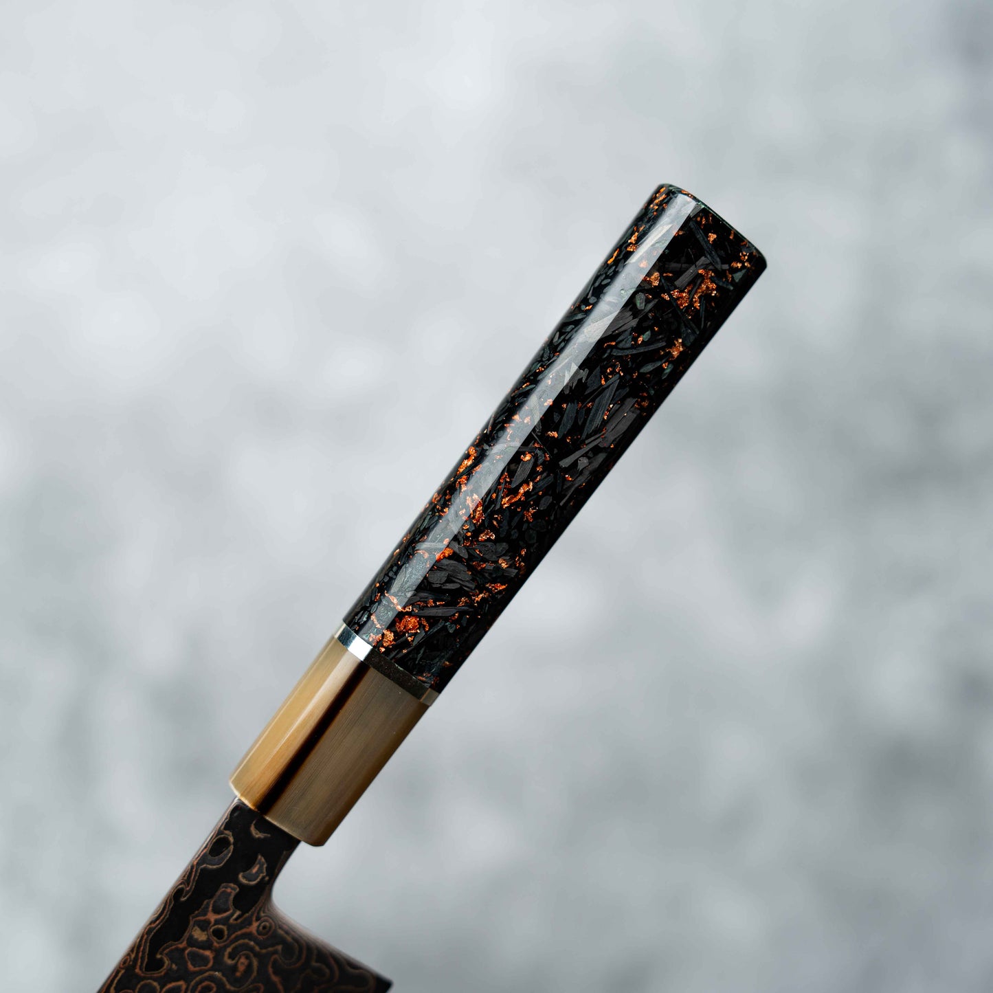 Noseto Kuza 210mm Kiritsuke 67 层 VG-10 铜大马士革与水牛角树脂混合碳纤维