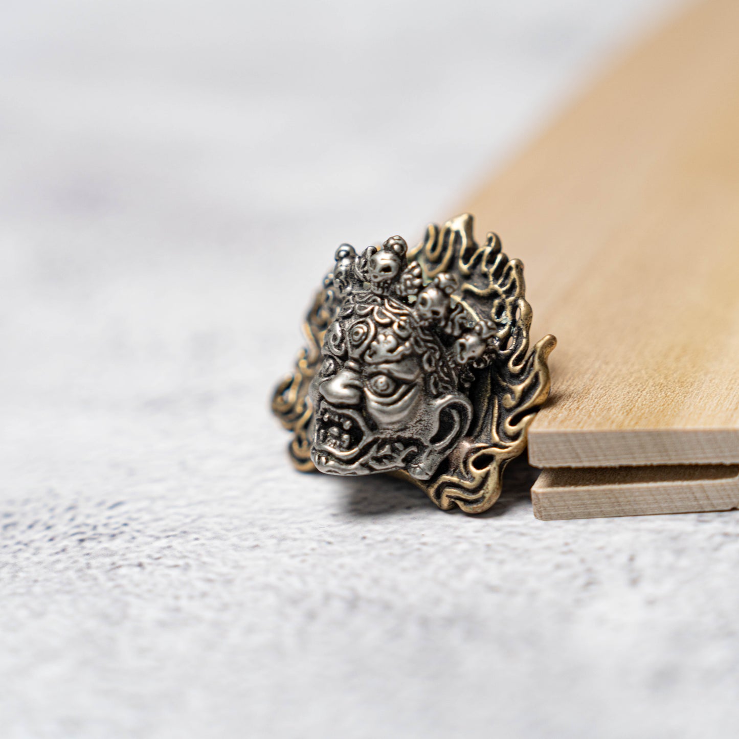 Broche unique thaïlandaise Ghost L Saya