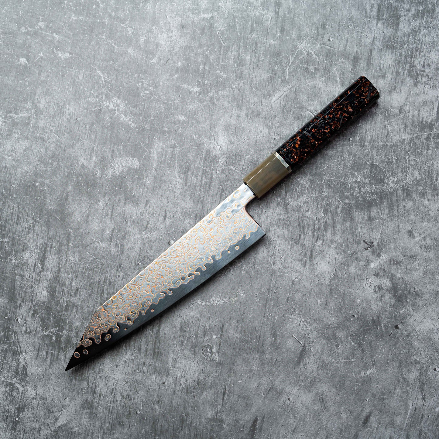 Noseto Kuza 210mm Kiritsuke 67 层 VG-10 铜大马士革与水牛角树脂混合碳纤维