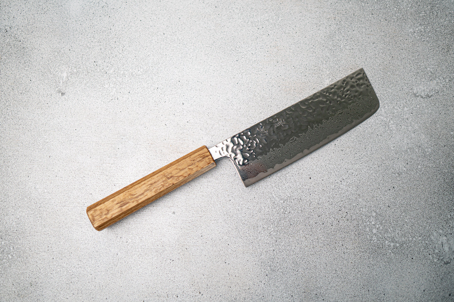 Seisuke Tsukikage AUS10 Migaki 成品锤击大马士革 Nakiri 日本刀 170 毫米橡木手柄
