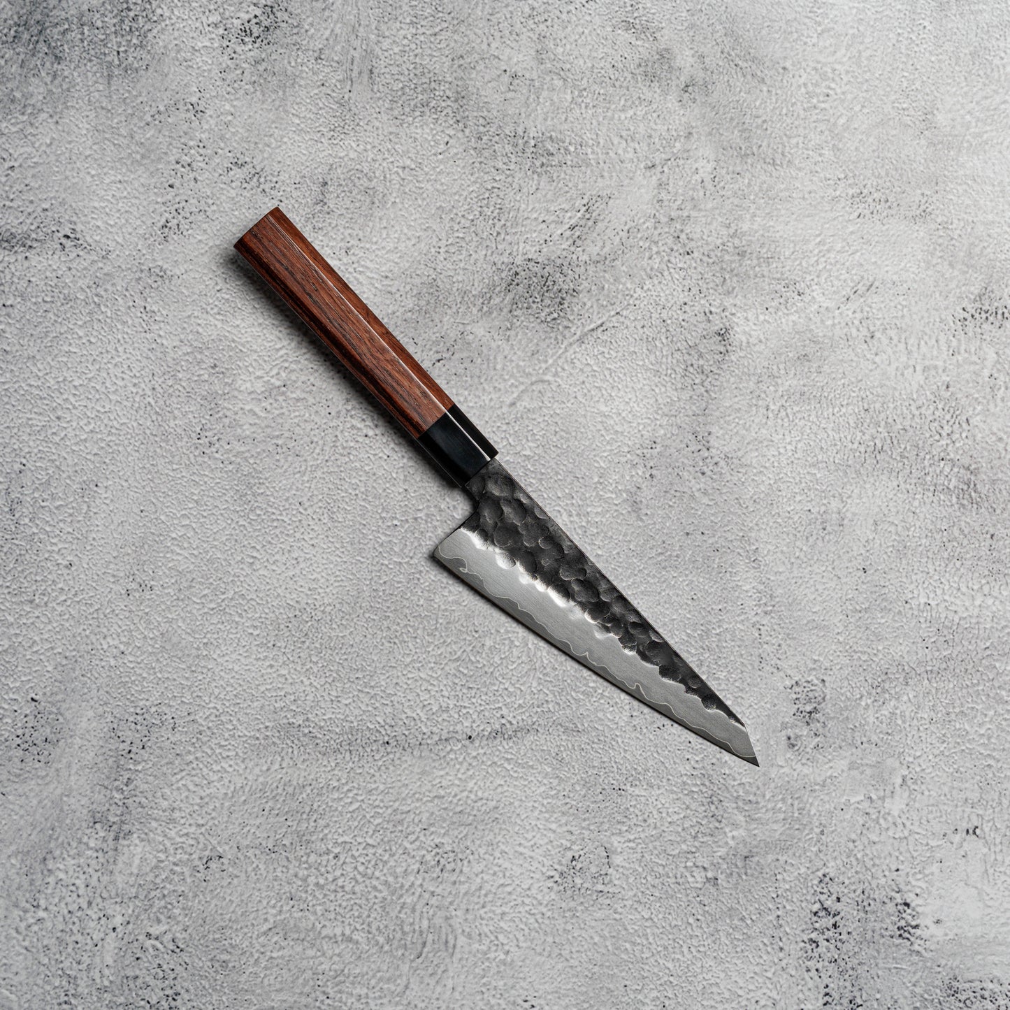Couteau à lame Noseto Neno 150 mm Honesuki 3 couches en acier au carbone avec bois rouge et corne de buffle