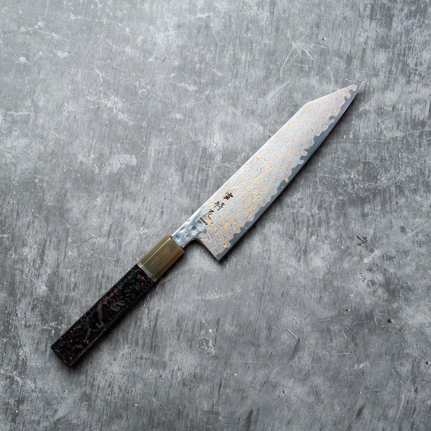 Noseto Kuza 210mm Kiritsuke 67 层 VG-10 铜大马士革与水牛角树脂混合碳纤维