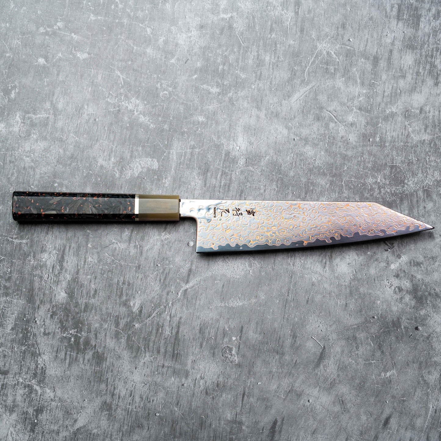 Noseto Kuza 210mm Kiritsuke 67 层 VG-10 铜大马士革与水牛角树脂混合碳纤维