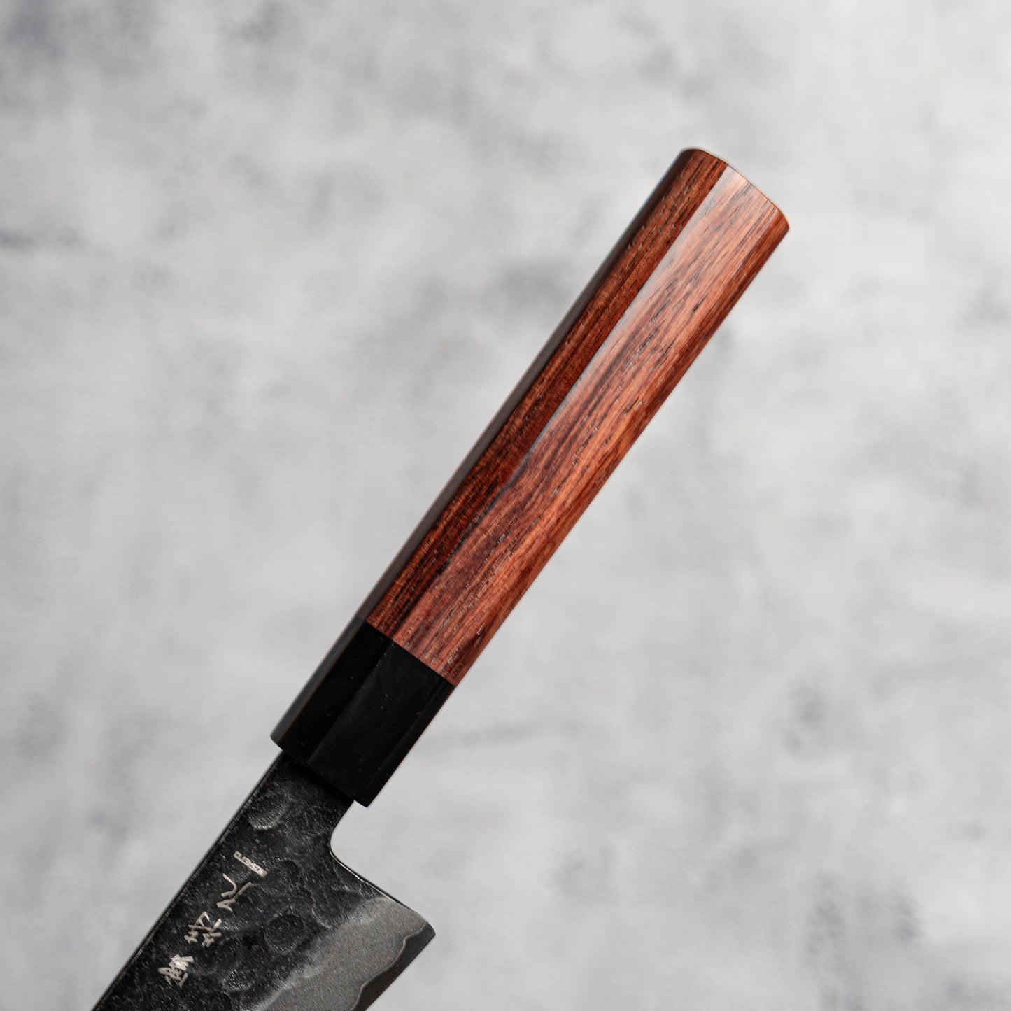 Couteau à lame Noseto Neno 150 mm Honesuki 3 couches en acier au carbone avec bois rouge et corne de buffle
