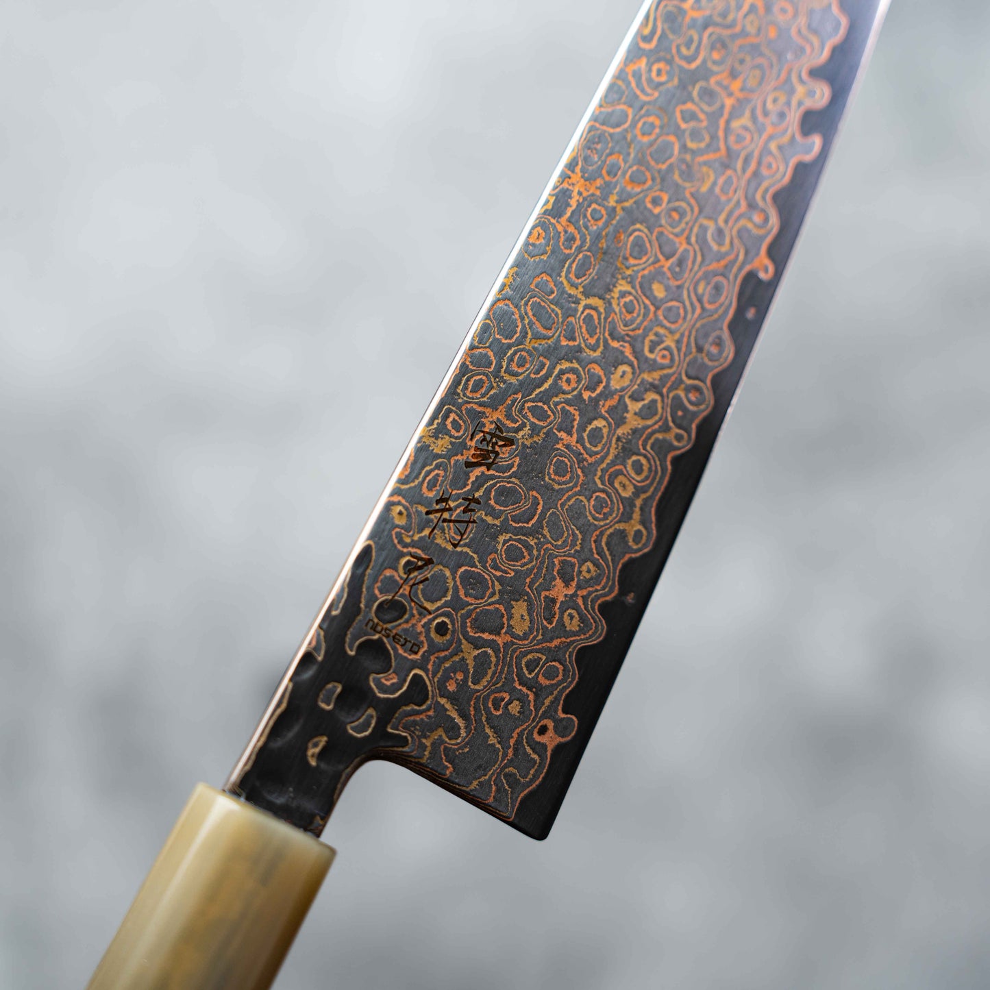Noseto Kuza 210mm Kiritsuke 67 层 VG-10 铜大马士革与水牛角树脂混合碳纤维