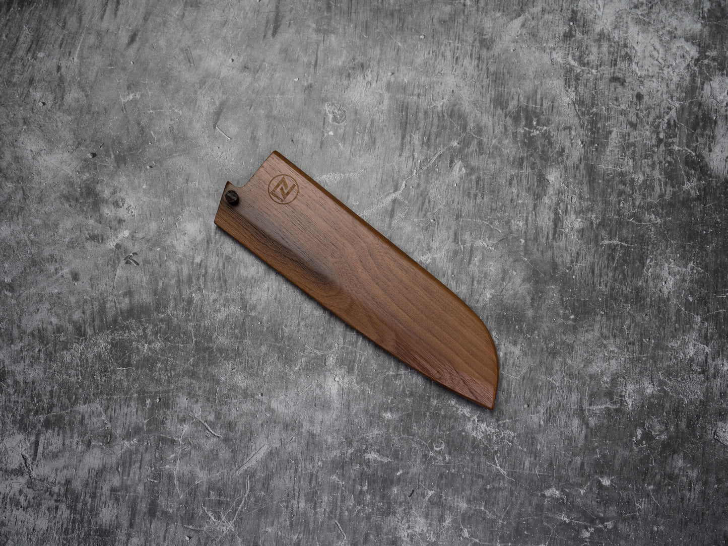 Couteau Santoku Saya Noseto 180 mm en bois de noyer avec broche