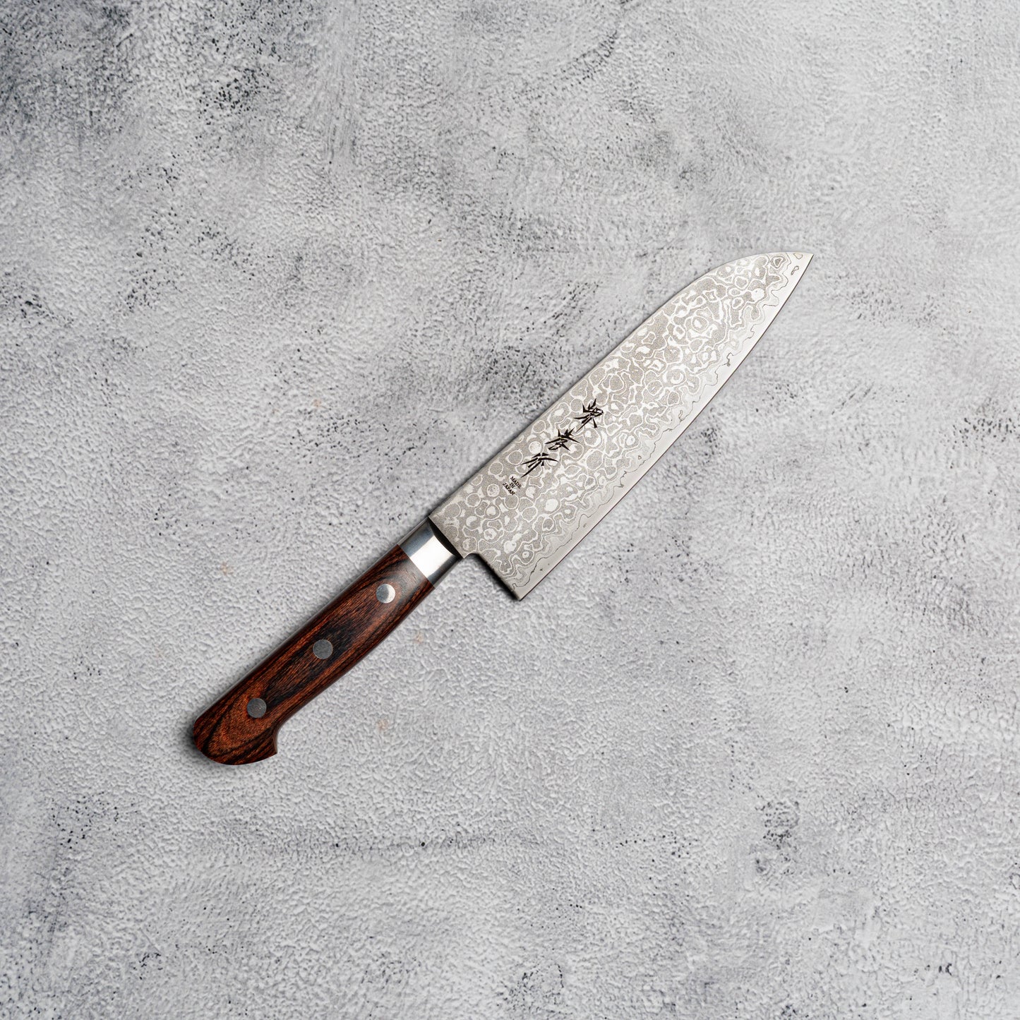 Couteau Santoku Sakai Takayuki 165 mm VG10 17 couches Damas finition miroir avec bois d'acajou